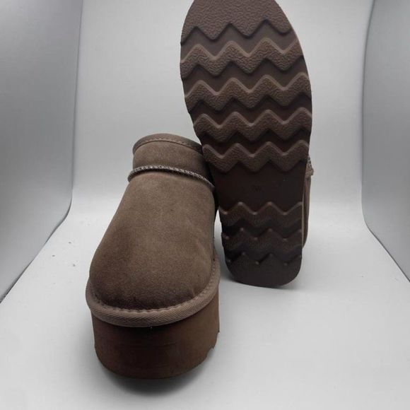 CUSHIONAIRE Women's Cozy Genuine Suede Mule Platform TAUPE 7W - Picture 5 of 6